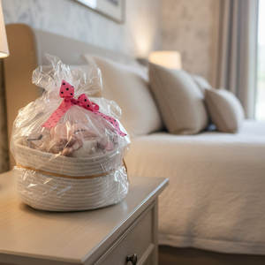 Canasta de Regalo Orgánica para Mujer con Crema Corporal de Manteca de Karité para Nutrir e Hidratar la Piel, para Todo Tipo de Piel - Product Image 5