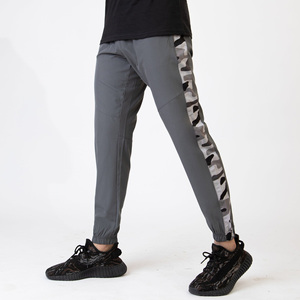 กางเกงผ้าโพลีเอสเตอร์ผ้าสแปนเด็กซ์สำหรับผู้ชายกางเกงลำลองระบายอากาศได้ดีมีซิปดีไซน์แผงลายพราง - Product Image 3