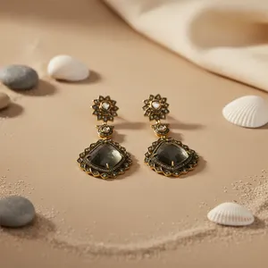 Boucles d'oreilles pendantes en or 14 carats et 18 carats, bijoux fantaisie, pierre noire, avec perle et diamant, style vintage mignon pour les mariages - Product Image 1