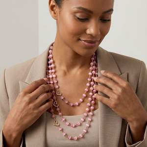 Collier en fil de verre perlé rose avec fermoir magnétique par Rejected Hearts Club - Product Image 2