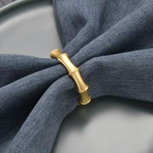 Ensemble élégant de ronds de serviette en métal pour hôtels et restaurants avec accessoire de table sophistiqué et intemporel - Product Image 6