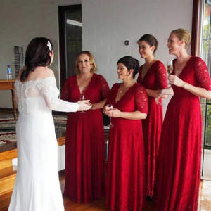 Vestido Maxi Bordeaux con Encaje, Mangas Tres Cuartos, Silueta Ajustada, en Oferta 1124 - Product Image 1