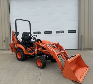 รถแทรกเตอร์ตักดินขนาดเล็ก Kubota LA340 ดีเซล ขับเคลื่อน 4 ล้อ อุปกรณ์ก่อสร้างสวน - Product Image 1