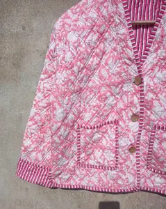 Chaqueta de algodón acolchada hecha a mano india de gran venta Jaipuri Vintage algodón Kantha chaqueta con estampado Floral Reversible - Product Image 2