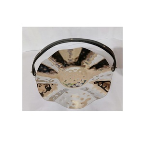 Bandeja para servir alimentos de latón y acero inoxidable con diseño floral con forma redonda para el hogar y la cocina bandejas de metal de tamaño personalizado para servir - Product Image 5