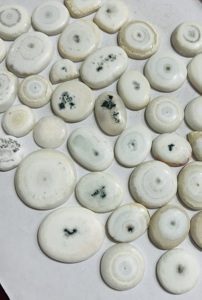 Cabochon de quartz solaire naturel de qualité AAA +, taille et forme personnalisées, vente en gros de pierres précieuses en vrac pour l'utilisation de bijoux - Product Image 3