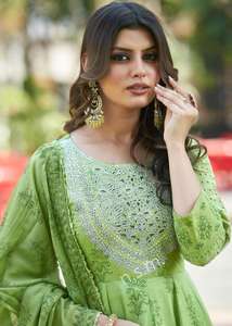 ซาลวาร์ปากีสถานคลาสสิกคุณภาพดีที่สุดพร้อมงานด้ายสวยงามและการประดับหิน - Product Image 6