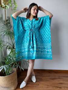 Robe caftan à imprimé ethnique et col en V en coton sur mesure avec cordon de serrage à la taille adaptée aux clients de la boutique et aux revendeurs de vêtements - Product Image 2