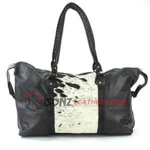 ผมขาวดำบนกระเป๋าหนังวัว - Product Image 2