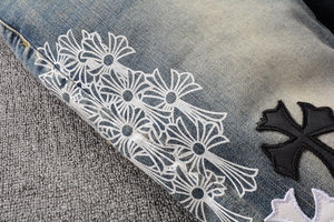 กางเกงยีนส์สลิมฟิตของผู้ชายฟอกสีอ่อนมีแถบด้านข้างพิมพ์ลายแบบตัดกัน - Product Image 5