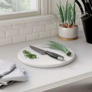 Planche à découper en marbre poli résistant à la chaleur, conçue pour protéger les comptoirs de cuisine tout en offrant une surface de préparation des aliments hygiénique - Product Image 1