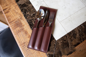 Soporte de cubiertos de cuero clásico para mesa de restaurante, organizador de utensilios reutilizable, rollo para comedor de Hotel, LYR-0017 - Product Image 4