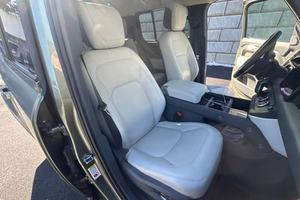 LISTO PARA ENVIAR, LAND ROVER DEFENDER 130 SE TURBO 2023, 6 CILINDROS, TRACCIÓN EN LAS CUATRO RUEDAS, Volante a la Derecha/Izquierda - Product Image 4