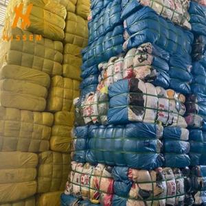 Bale de vêtements usagés mixtes en vrac pour la revente à l'exportation et la chaîne d'approvisionnement en vêtements d'occasion - Product Image 5