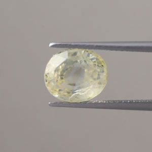 พลอยไพลินสีเหลืองธรรมชาติ รูปไข่ ขนาด 10x9 มม. น้ำหนัก 6.63 กะรัต ได้รับการรับรองจาก IGI สำหรับทำเครื่องประดับ ขัดเงา/ลงน้ำมัน 100% ด้วยแว็กซ์/น้ำมัน ขนาด 8 มม. - Product Image 1