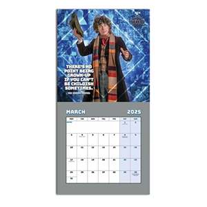 ปฏิทินตั้งโต๊ะแบบพับได้ รุ่นคลาสสิก ปี 2025 สำหรับแฟนคลับ Doctor Who พร้อมฟังก์ชั่นนาฬิกาและอุปกรณ์สำนักงาน - Product Image 6