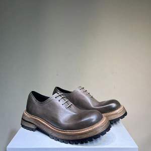 Botas Chelsea Unisex de Cuero con Elástico Lateral y Botines de Cuero Ajustados para Atuendos Casuales y Semi-Formales - Product Image 2