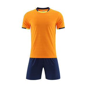 Uniforme de fútbol liso de alta calidad personalizado al por mayor para hombres, camiseta de fútbol ligera, ropa de fútbol - Product Image 4