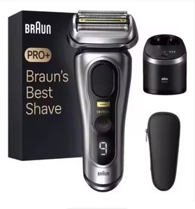 Series 9 Pro Electric <b>Shaver</b> 9476CC Chrome - Product Image 3