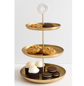 Soporte de pastel de metal con un dios decorativo terminado convirtiendo cada pastel en una pieza central de celebración - Product Image 1