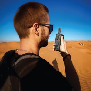 Màu xanh lá cây sư tử gpx600 Walkie Talkie với 16 kênh analog, rõ ràng phosphor hiển thị, 8 cấp điều khiển âm lượng, 2-4km phạm vi truyền, - Product Image 1