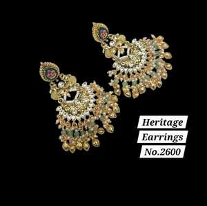 Pendientes Largos Étnicos Tradicionales Indios Chapados en Oro con Borla Grande y Perla, Joyería de Moda de Nuevo Estilo - Product Image 3