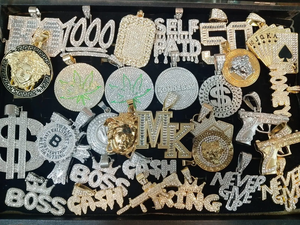 จี้เพชรโมอิสซาไนต์ VVS แบบสั่งทำพิเศษ ประดับเพชรเต็มตัว สไตล์ฮิปฮอป ชุบทองบนเงินแท้ 925 ราคาจากผู้ผลิตในอินเดียโดยตรง - Product Image 6