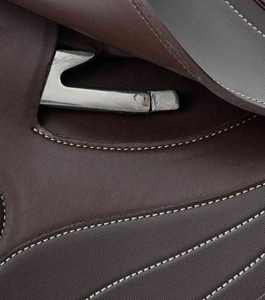 Silla de Montar Occidental Resistente con Asiento de Cuero Sintético y Cincha de Lana de Fibra, Ideal para Jinetes y Salto - Product Image 2