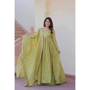 Découvrez l'attrait de la robe tendance avec un tissu Gold Crush avec des paillettes et des travaux multibrodés Dupatta - Product Image 1