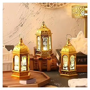 Lanternes décoratives LED de qualité supérieure pour Noël et la décoration intérieure, motifs en métal personnalisables disponibles en différentes tailles - Product Image 3