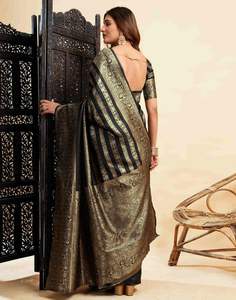 Lujosos saris de seda Jacquard pesados, borde tejido Jacquard grande dorado para fiestas de invierno, atuendo tradicional indio de Bollywood - Product Image 5