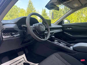 USADO 2024 Volante a la izquierda Bajo kilometraje Transmisión automática Asientos de cuero todo en perfecto estado listo para enviar - Product Image 2