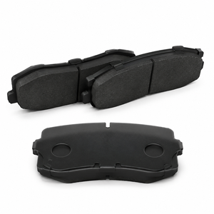 Plaquettes de frein en céramique en gros 0446660000 pour Toyota Land Cruiser LC80 LC100, résistantes à la chaleur, anti-décoloration, directement de l'usine - Product Image 1