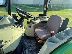 Tracteur à roues John Deere 3520 2013, automatique, 4x4, 55 CV, boîte de vitesses SS, pompe à engrenages, moteur - Product Image 3