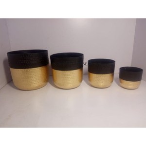 Jardinière en métal de forme ronde enduite de poudre de couleur noire avec intérieur plaqué or et support design unique Vente en gros en vrac - Product Image 3