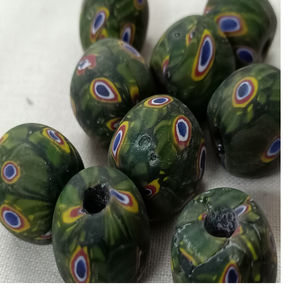 Cuentas de Vidrio Millefiori Recicladas Hechas a Mano y Ecológicas, Diseños de Comercio Africano, Color Verde, para Diseñadores de Joyería y Tiendas - Product Image 1