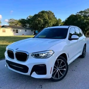 SUV compacto de lujo 2023 perfectamente utilizado con transmisión automática de motor turboalimentado de 2.0L e interior de cuero de 5 asientos - Product Image 1