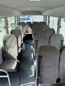 AUTOBUS USATO 2020 TOYOTA COASTER MOTORE 2.7L 2TR 4 CILINDRI 23+ POSTI CAVALLERZE FRIZIONATE NON CONOSCIBILI TRASMISSIONE MANUALE - Product Image 2