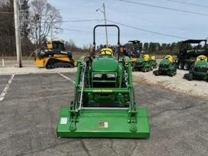 Tractor de un solo eje JOHN DEERE 3039R de 21 HP con bomba de engranajes del motor - Product Image 6