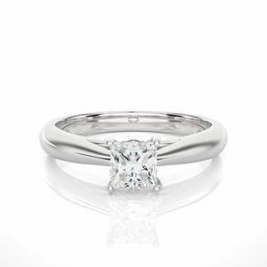 Anillo de Compromiso con Diamante Solitario en Forma de Princesa para Mujer - Product Image 4