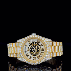 Montre-bracelet de cérémonie en or avec bracelet entièrement serti de moissanite et affichage des chiffres romains, à prix de gros - Product Image 1
