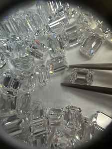 Diamantes sueltos con forma de esmeralda de calidad superior de Venta caliente Diamantes reales fabricados en la India Certificado IGI Buen corte Mantra - Product Image 2