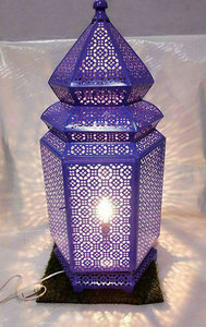 Farol Decorativo Artesanal para el Hogar, Hoteles y Bodas, Portavelas de Vidrio Colorido y Metal Largo - Product Image 4