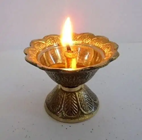 Akhand Jyoti Diya-lámpara de aceite de latón indio, diseño tradicional dorado grabado de diámetro-2,5 pulgadas para diwali Kuber Diya, venta al por mayor
