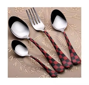 Ensemble de couverts en laiton mat de haute qualité de 5 pièces avec manche rouge, ensembles de couverts uniques pour la cuisine et la table - Product Image 3