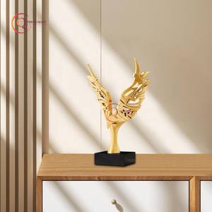 Statue en forme d'ailes en laiton décorative pour la maison et le bureau Sculpture de table faite à la main à un prix abordable du fournisseur indien - Product Image 6