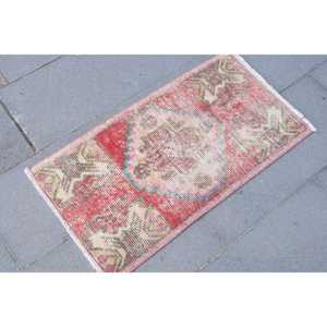 พรมตุรกีวินเทจขนาดเล็ก 1.5x2.7 ฟุต พรมขนสัตว์ขอบสีแดง - Product Image 3