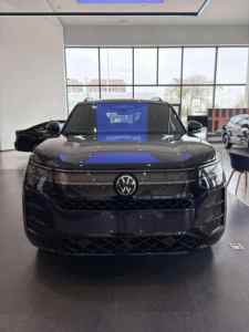 Sedán Automático de Gasolina Usado 2024 con Volante a la Izquierda, Asientos de Cuero, Techo Panorámico, Sin Accidentes y Listo para Enviar - Product Image 2