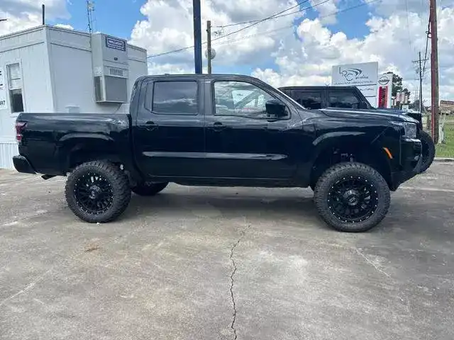 2023 Ni ss an Fro n tier SV