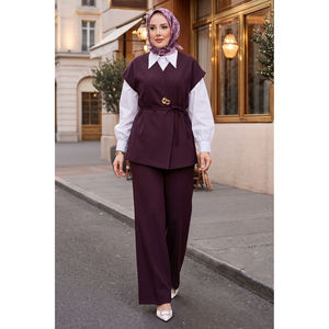 Conjunto Casual de Otoño y Verano, Chaleco con Botones Dorados y Cinturón, Pantalones de Crepé Color Ciruela, Corte Ajustado, Top Corto y Pantalones Cortos - Product Image 1